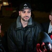 L'activiste radical Mordechaï David arrivant pour être interrogé au commissariat de Tel Aviv, le 1ᵉʳ février 2026. (Crédit : Avshalom Sassoni/Flash90)