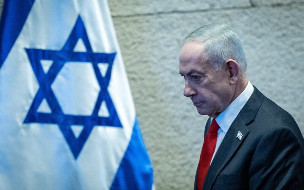 Le Premier ministre Benjamin Netanyahu assiste à une séance plénière à l'occasion du 77e anniversaire de la Knesset, le 2 février 2026. (Crédit : Yonatan Sindel/Flash90)