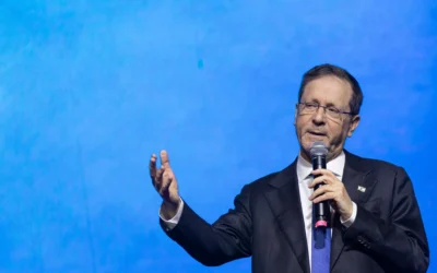 Le président Isaac Herzog assiste à une conférence des académies prémilitaires Ofek, qui s'est tenue au Centre international des congrès de Jérusalem, le 5 février 2026. (Crédit : Flash90)