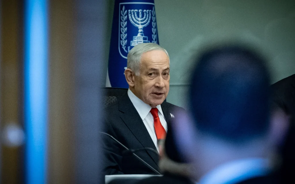 Le Premier ministre Benjamin Netanyahu lors d’une réunion de la commission des Affaires étrangères et de la Défense de la Knesset, à Jérusalem, le 5 février 2026 (Crédit : Yonatan Sindel/Flash90)