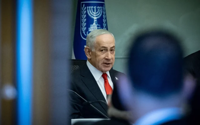 Le Premier ministre Benjamin Netanyahu lors d’une réunion de la commission des Affaires étrangères et de la Défense de la Knesset, à Jérusalem, le 5 février 2026 (Crédit : Yonatan Sindel/Flash90)