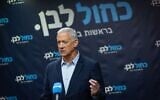 Le chef du parti Kakhol lavan, Benny Gantz, présidant une réunion de faction de la Knesset, à Jérusalem, le 9 février 2026. (Crédit : Yonatan Sindel/Flash90)