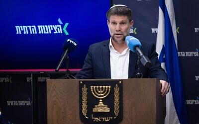 Le ministre des Finances Bezalel Smotrich s'exprimant avant une réunion de son parti HaTzionout HaDatit, à la Knesset, à Jérusalem, le 16 février 2026. (Crédit : Yonatan Sindel/Flash90)