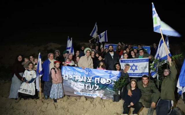 La députée Otzma Yehudit Limor Son Har-Melech et des militants du groupe pro-impantations Nachala à l'intérieur de la bande de Gaza, le 19 février 2026. (Crédit : Nachala)