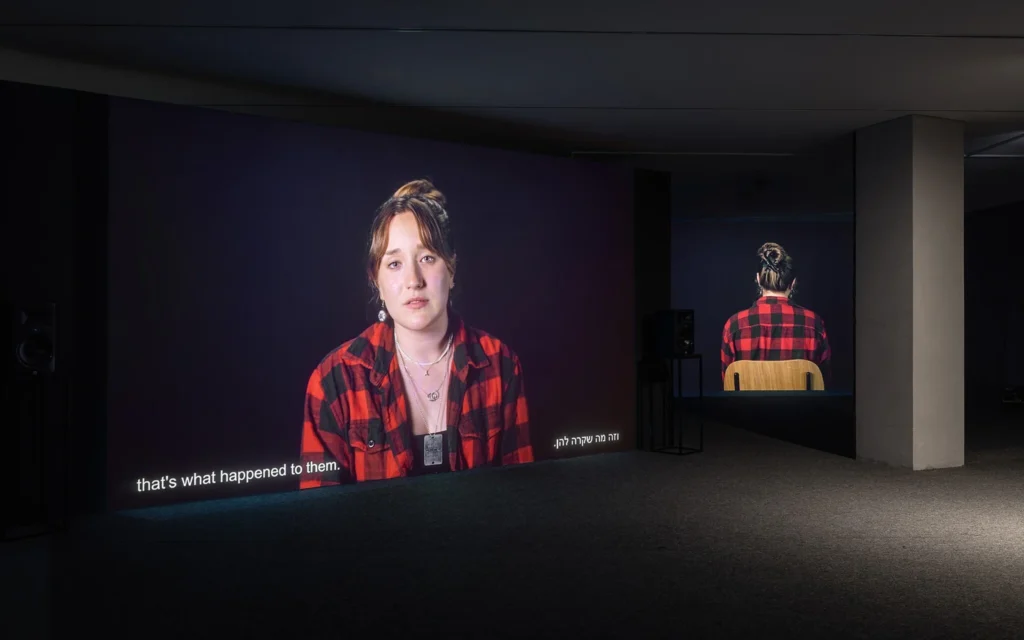 Extrait de Observation/The Field Observers of the Gaza Sector: A Video Installation de Talya Lavie, présentée au Musée d’art de Tel Aviv jusqu’au 11 avril 2026 (Crédit : Elad Sarig) Extrait de Observation/The Field Observers of the Gaza Sector: A Video Installation de Talya Lavie, présentée au Musée d’art de Tel Aviv jusqu’au 11 avril 2026 (Crédit : Elad Sarig)