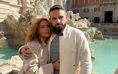 Roman Novak, présumé fraudeur dans le domaine des cryptomonnaies, et son épouse Anna, sur une photo non datée. (Crédit : Autorisation ; utilisée conformément à la clause 27a de la loi sur le droit d'auteur)