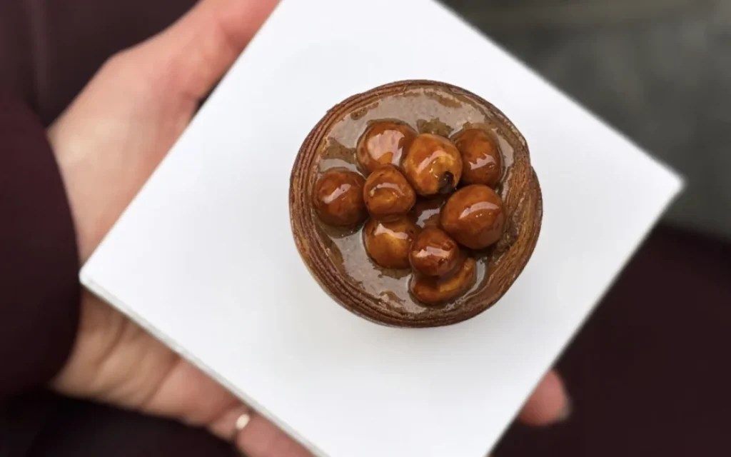 Portrait d'une pâtisserie parisienne, le 12 janvier 2026 (Crédit : Avishag Shaar-Yashuv)