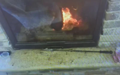 Le tisonnier avec lequel un homme en aurait torturé un autre à Afula sur une image publiée le 17 février 2026. (Crédit : Police israélienne)