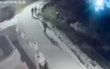 Capture d’écran d’une vidéo de sécurité montrant des vandales entrant dans le village cisjordanien de Taybeh le 4 février 2026. (Crédit : X)