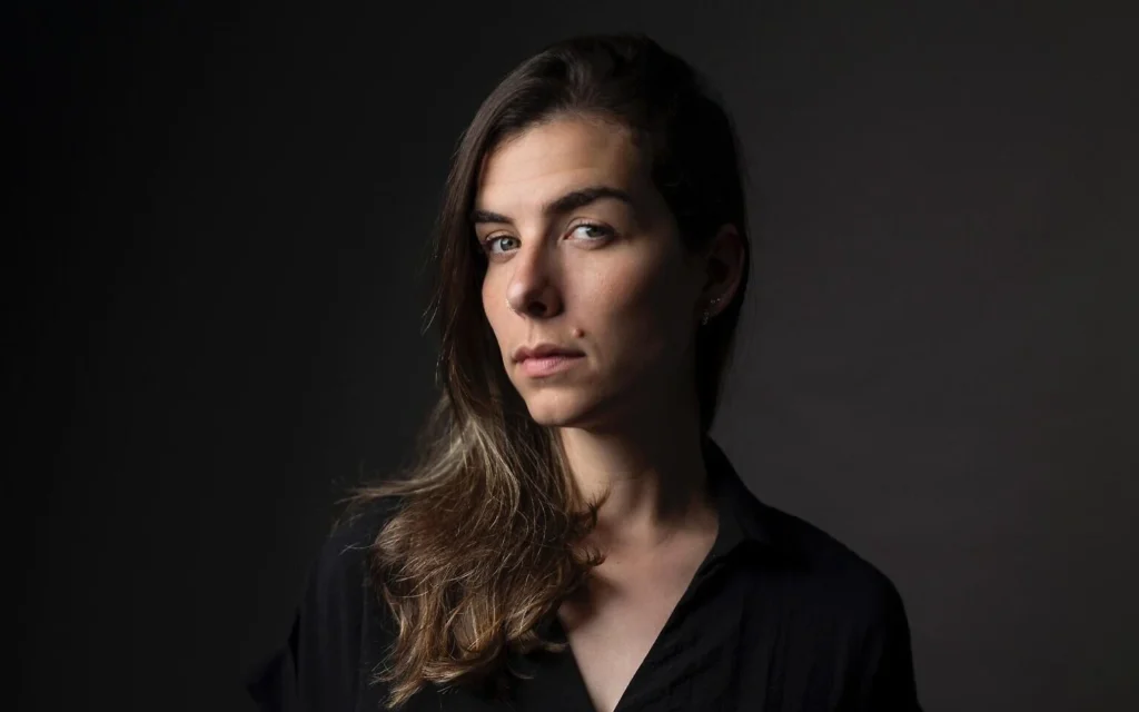 La photographe Avishag Shaar-Yashuv. (Crédit : Gilad Bar Shalev)