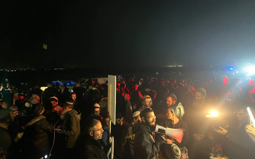 Des activistes du mouvement pro-implantation organisent une manifestation à la frontière avec la bande de Gaza, le 5 février 2026. (Crédit : Mouvement Nahala)
