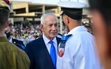 Le Premier ministre Benjamin Netanyahu assiste à la cérémonie de remise des diplômes des élèves-officiers de l'armée israélienne, à l'école d'officiers Bahad 1, dans le sud d'Israël, le 19 février 2026. (Crédit : Kobi Gideon/GPO)