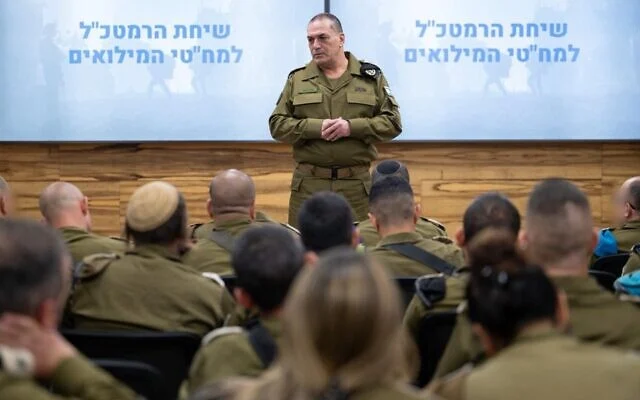 Le chef d’État-major de Tsahal, le lieutenant-général Eyal Zamir, s’adresse à des officiers réservistes, le 15 février 2026. (Armée israélienne) Le chef d’État-major de Tsahal, le lieutenant-général Eyal Zamir, s’adresse à des officiers réservistes, le 15 février 2026. (Armée israélienne)