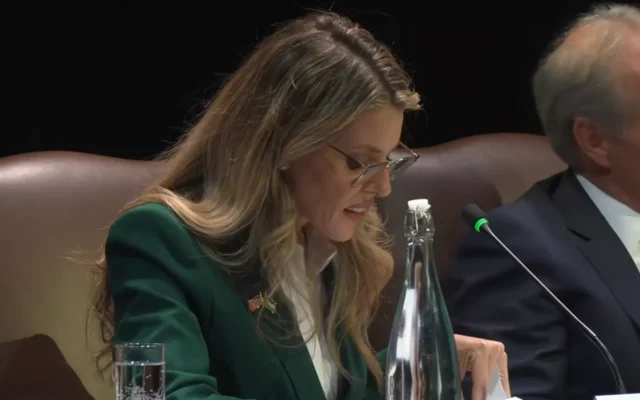 Carrie Prejean Boller s’exprime lors de l’audience publique de la Commission de la liberté religieuse de la Maison Blanche, le 9 février 2026. (Crédit : Capture d’écran/JTA) Carrie Prejean Boller s’exprime lors de l’audience publique de la Commission de la liberté religieuse de la Maison Blanche, le 9 février 2026. (Crédit : Capture d’écran/JTA)