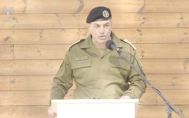 Le chef d'état-major de l'armée israélienne, le lieutenant-général Eyal Zamir, s'exprimant lors d'une cérémonie marquant la création de la 38ᵉ division, à la base de Julis, dans le sud d'Israël, le 11 février 2026. (Crédit : Capture d’écran/Armée israélienne)