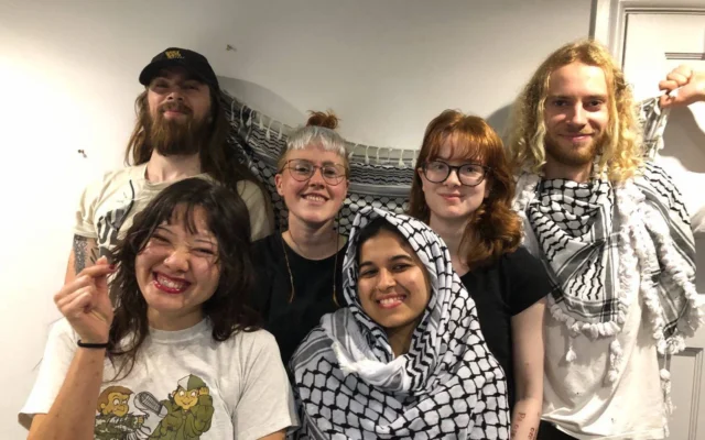 Samuel Corner (à l’extrême-droite) et d’autres activistes de Palestine Action : Jordan Devlin, Leona Kamio, Charlotte Head, Fatema Rajwani et Zoe Rogers. (Crédit : Réseaux sociaux ; utilisée en vertu de l’article 27a de la loi israélienne sur le droit d’auteur)