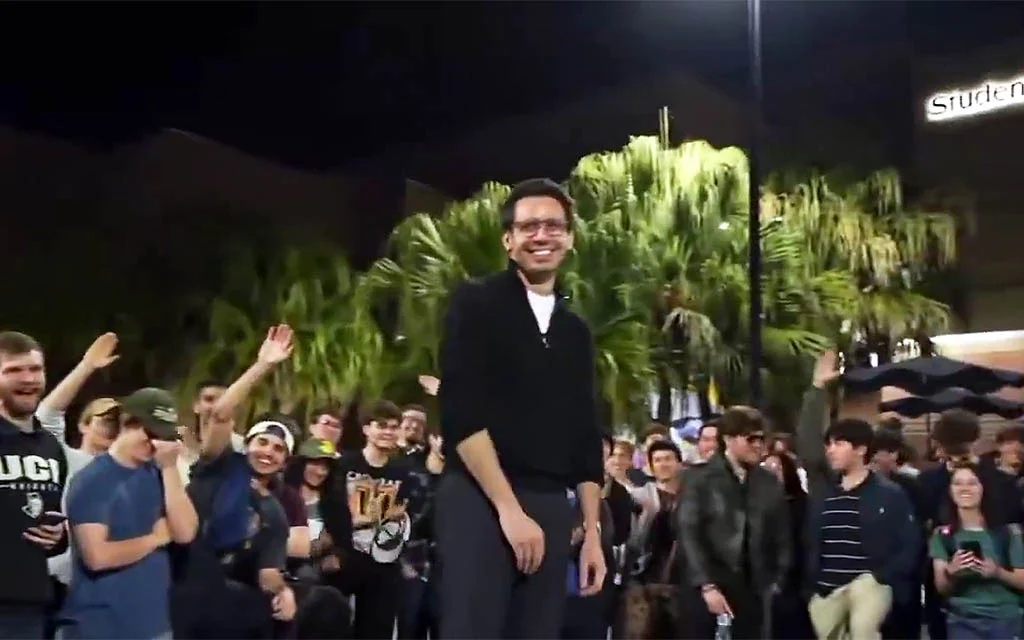 La foule a applaudi l'utilisation du terme antisémite « goyslop » par James Fishback, candidat du Parti républicain au poste de gouverneur de Floride, lors d’un événement de campagne à l’université de Floride centrale à Orlando, le 4 février 2026. . (Crédit : Capture d’écran/X) La foule a applaudi l'utilisation du terme antisémite « goyslop » par James Fishback, candidat du Parti républicain au poste de gouverneur de Floride, lors d’un événement de campagne à l’université de Floride centrale à Orlando, le 4 février 2026. . (Crédit : Capture d’écran/X)