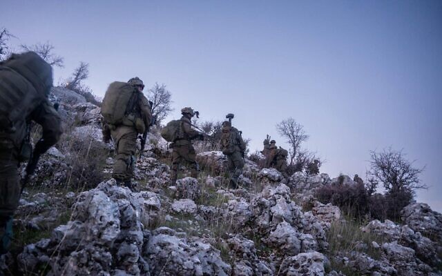 Des soldats de l'armée israélienne opérant à l'ouest du Liban, sur une photo diffusée le 20 mars 2026. (Crédit : Armée israélienne)