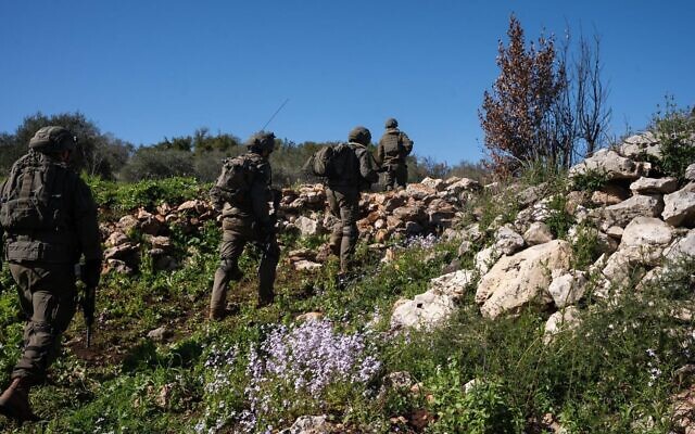 Des soldats de l'armée israélienne opérant à l'ouest du Liban, sur une photo diffusée le 9 mars 2026. (Crédit : Armée israélienne)