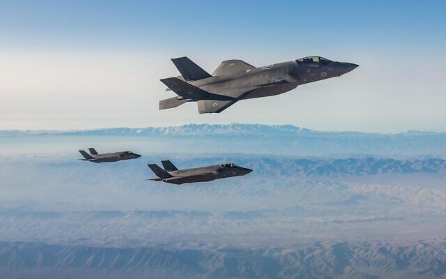 Photo d'illustration: Des avions de chasse F-35I de l'armée de l'air israélienne s'apprêtant à frapper en Iran, sur une photo publiée le 15 mars 2026. (Crédit : Armée israélienne)