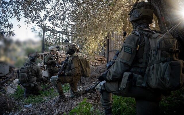 Des soldats de la 7ᵉ brigade du Corps Blindé Mécanisé de l'armée israélienne opérant à côté du sud du Liban, sur une photo diffusée le 12 mars 2026. (Crédit : Armée israélienne)