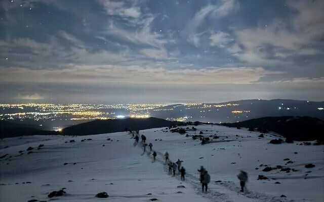 Des réservistes de l'unité d'alpinisme en action à la frontière syro-libanaise, sur une photo d'archive publiée le 29 mars 2026. (Crédit : Armée israélienne)
