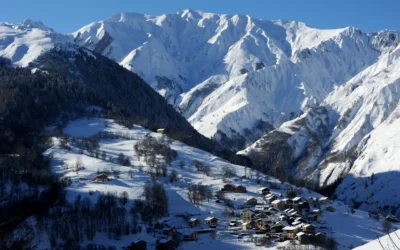 Une photo prise le 29 décembre 2014 montre la station de ski de Saint-Martin-de-Belleville dans la vallée des Belleville, près de la ville de Moutiers, dans l'est de la France (Crédit : JEAN-PIERRE CLATOT / AFP)