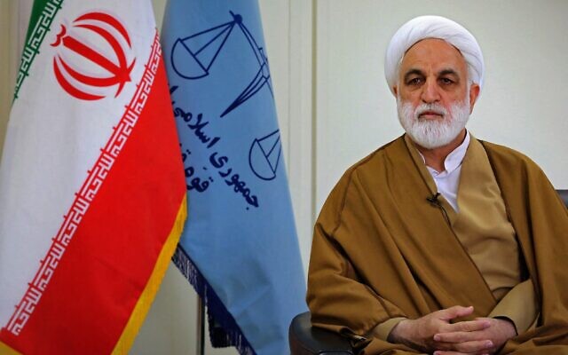 Une photo d'archive non datée, publiée le 1ᵉʳ juillet 2021 sur le site officiel du guide suprême iranien, montrant le nouveau chef du pouvoir judiciaire iranien, Gholamhossein Mohseni-Ejei. (Crédit : KHAMENEI.IR/AFP) Une photo d'archive non datée, publiée le 1ᵉʳ juillet 2021 sur le site officiel du guide suprême iranien, montrant le nouveau chef du pouvoir judiciaire iranien, Gholamhossein Mohseni-Ejei. (Crédit : KHAMENEI.IR/AFP)