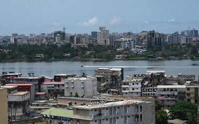 Vue générale de la lagune Ébrié qui traverse les quartiers de Marcory et Cocody à Abidjan, le 10 mai 2023. (Crédit : Issouf Sanogo / AFP)