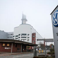 L’usine Volkswagen d’Osnabrück, en Allemagne, le 6 novembre 2024. (Crédit : Focke Strangmann/AFP)