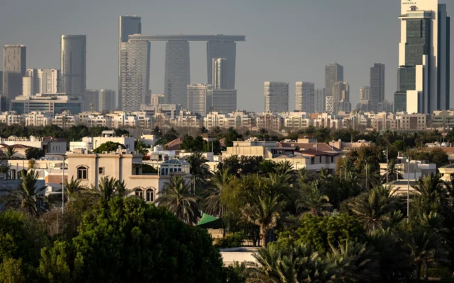 Cette photo montre une vue d'Abu Dhabi le 14 mai 2025. (Crédit : FADEL SENNA / AFP) Cette photo montre une vue d'Abu Dhabi le 14 mai 2025. (Crédit : FADEL SENNA / AFP)