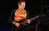 Alex Kapranos, chanteur du groupe de rock Franz Ferdinand, à Mexico, le 14 novembre 2025. (Crédit : Yuri CORTEZ / AFP)