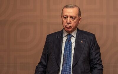 Le président turc Recep Tayyip Erdogan assistant à une cérémonie de signature lors de sa visite officielle, au Palais national d'Addis-Abeba, en Éthiopie, le 17 février 2026. (Crédit : Marco Simoncelli/AFP)