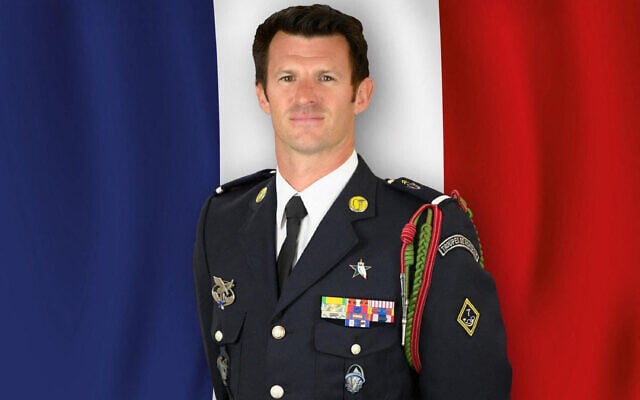 Cette photo d'archive, sans date ni lieu, diffusée le 13 mars 2026 par l'État-major des armées, montre l'adjudant-chef Arnaud Frion, tué lors d'une attaque de drone dans la soirée du 12 mars 2026. (Crédit : État-major des armées / AFP)