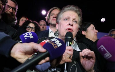 Catherine Trautmann, nouvelle maire socialiste de Strasbourg, au soir de son élection, le 22 mars 2026. (Crédit : Romeo BOETZLE / AFP)