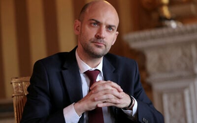 Le ministre français des Affaires étrangères, Jean-Noël Barrot, répondant aux questions des journalistes de l'AFP au Quai d'Orsay, à Paris, le 24 mars 2026. (Crédit : : Thomas Samson/AFP)