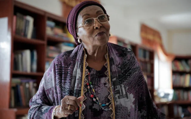 Edna Adan Ismail est interviewée à Hargeisa, au Somaliland, le mardi 8 février 2022. (Crédit : AP/Brian Inganga)