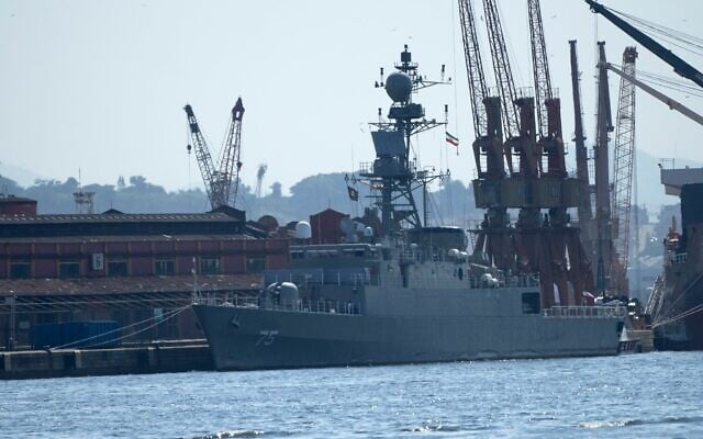 Le navire militaire iranien IRIS Dena est ancré à Rio de Janeiro, au Brésil, le 2 mars 2023. (Crédit : AP Photo/Silvia Izquierdo) Le navire militaire iranien IRIS Dena est ancré à Rio de Janeiro, au Brésil, le 2 mars 2023. (Crédit : AP Photo/Silvia Izquierdo)
