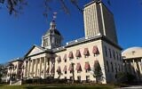 L'ancien Capitole et l'actuel Capitole de Floride, le 8 février 2023, à Tallahassee, en Floride. (Crédit : AP Photo/Phil Sears, Fichier)