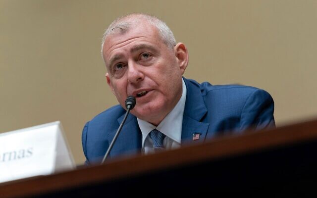 Lev Parnas témoigne devant la commission de surveillance et de responsabilité de la Chambre des représentants lors d'une audience au Capitole à Washington, le 20 mars 2024. (Crédit : AP Photo/Jose Luis Magana) Lev Parnas témoigne devant la commission de surveillance et de responsabilité de la Chambre des représentants lors d'une audience au Capitole à Washington, le 20 mars 2024. (Crédit : AP Photo/Jose Luis Magana)