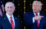 Le président américain Donald Trump (à droite) s’adressant aux journalistes alors qu’il accueille le Premier ministre Benjamin Netanyahu au club Mar-a-Lago du président, à Palm Beach, en Floride, le 29 décembre 2025. (Crédit : Alex Brandon/AP)