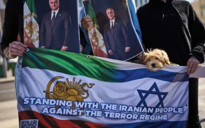 Une manifestation en soutien aux manifestations contre le gouvernement iranien, à Tel Aviv, en Israël, le 16 janvier 2026. (Photo AP/Oded Balilty)