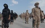 Illustration : Des soldats au garde-à-vous lors d’un exercice du Corps des Gardiens de la Révolution islamique (CGRI), le bras armé du régime iranien, dans le golfe Persique, le 16 février 2026. (Crédit : Sepahnews via AP)