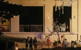 Pompiers et secouristes inspectant les lieux de l'explosion de l'hôtel Fairmont The Palm, à Dubaï, aux Émirats arabes unis, le 28 février 2026. (Crédit : Altaf Qadri/AP Photo)