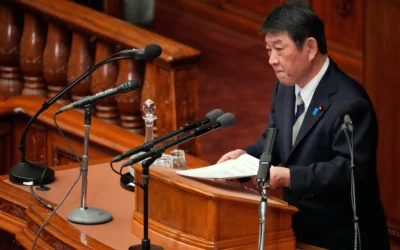 Le ministre japonais des Affaires étrangères, Toshimitsu Motegi, prononce un discours lors de la session extraordinaire de la Diète, le 20 février 2026, à Tokyo. (Crédit : AP/Eugene Hoshiko, archives)