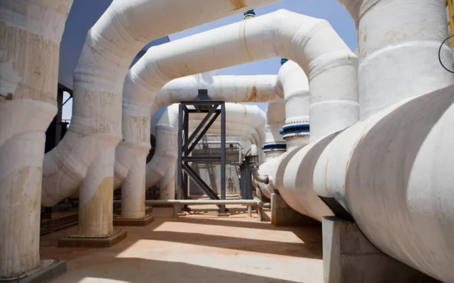 L'usine de dessalement Sorek à Rishon LeZion, en Israël, le 4 mai 2014. (AP Photo/Dan Balilty, dossier)