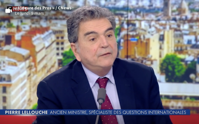 Pierre Lellouche dans l’émission « L’Heure des Pros » sur la chaîne CNews, le 9 mars 2026. (Crédit : Capture d’écran CNews)
