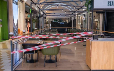 Des magasins fermés dans un centre commercial dans le contexte des restrictions liées à la guerre avec l’Iran, à Modiin, le 3 mars 2026. (Crédit : Dor Pazuelo/Flash90)