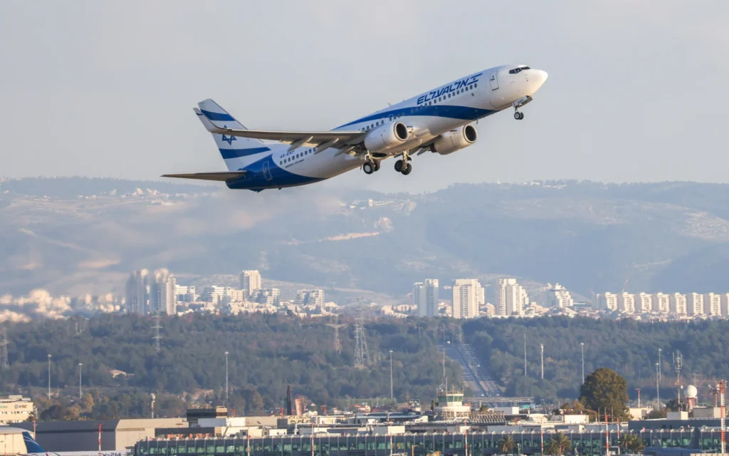Un avion d’El Al décollant de l’aéroport international Ben Gurion, près de Tel Aviv, le 5 mars 2026. (Crédit : Yossi Aloni/Flash90) Un avion d’El Al décollant de l’aéroport international Ben Gurion, près de Tel Aviv, le 5 mars 2026. (Crédit : Yossi Aloni/Flash90)
