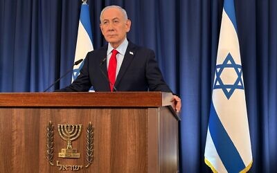 Le Premier ministre Benjamin Netanyahu tenant une conférence de presse, à Jérusalem, le 19 mars 2026. (Crédit : Lazar Berman/Times of Israel)